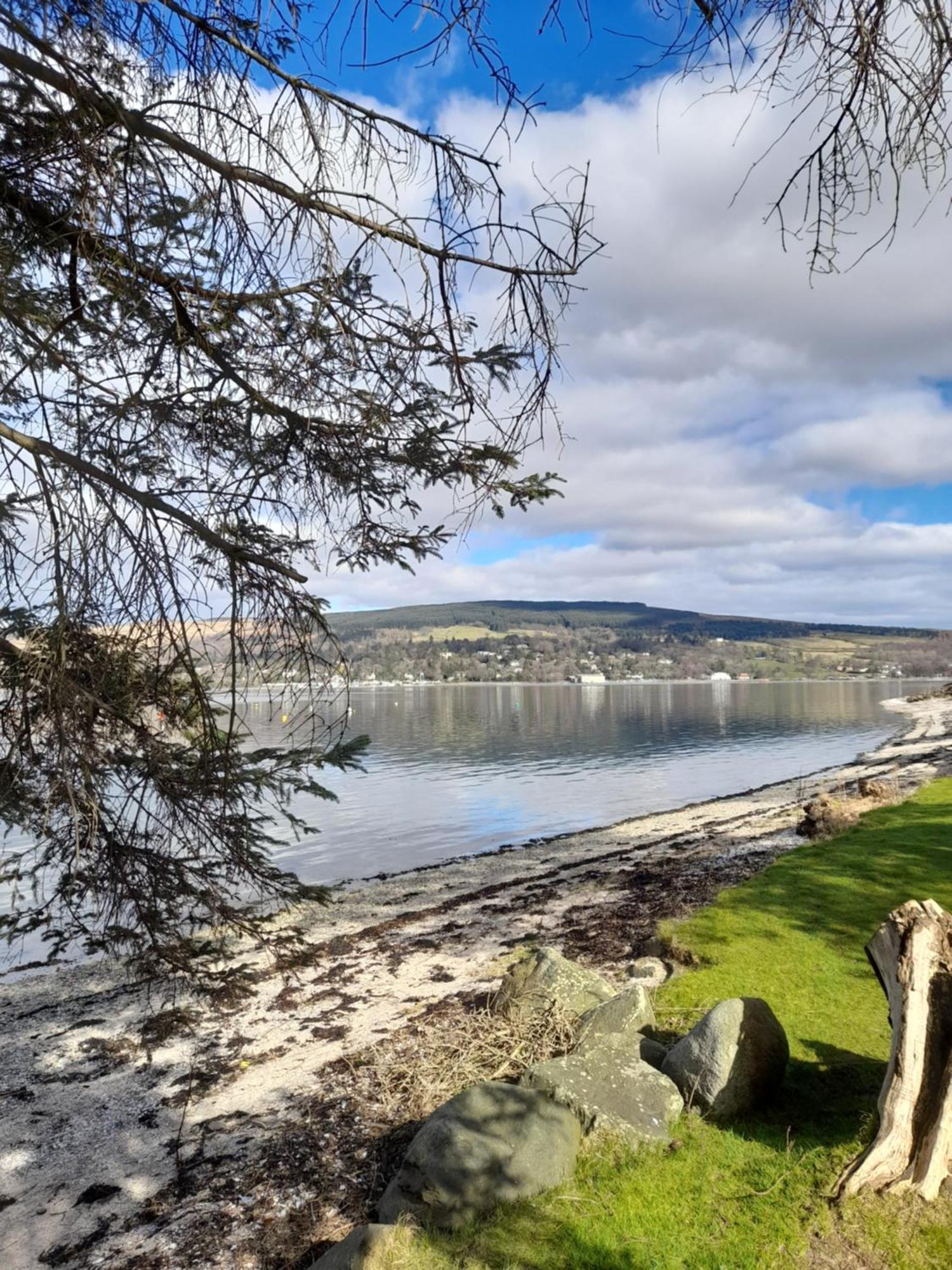 Cosy Lochside Cottage With Mountain And Sea Views Clynder Екстер'єр фото
